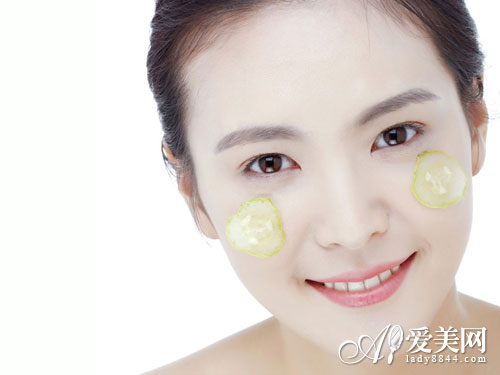 黄瓜敷脸惹来皱纹 这5种蔬果敷脸会毁容 黄瓜敷脸惹来皱纹 用这5种蔬果敷脸会毁容