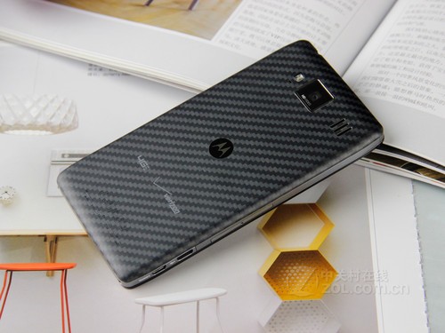 经典的延续 摩托罗拉RAZR MAXX HD再降