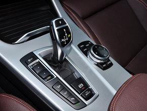宝马(进口) xDrive35i 挂档把手特写