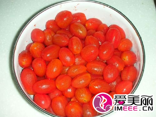 皮肤干燥缺什么