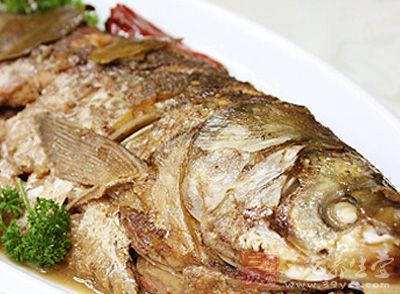 炖白鲢鱼的制作方法 炖白鲢鱼的制作方法