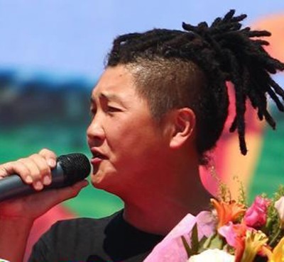 时尚男生辫子发型 男生也