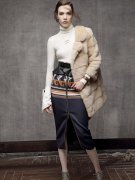 ���з���,�챴�Ůװ