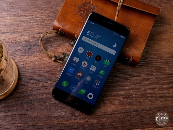 �����֮�⣬����PRO 6s��Ҫ�������������Ͻ������������䱸��3060mAh��أ�����ʱ��������20%������1200������6P��ͷ����������IMX386 CMOS��f/2.0���Ȧ��֧��0.07s�Խ�������ץ���㹻������