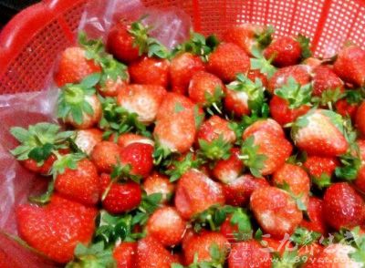 草莓它属于凉性食物,昧到酸且不含毒素 草莓它属于凉性食物,昧到酸且不含毒素