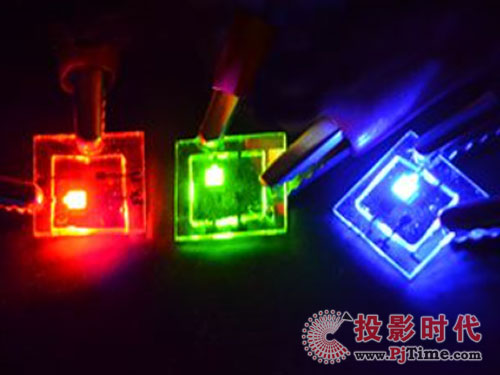 QLED TVʱ������ TCL�����ǵ���ҵ���ٲ���