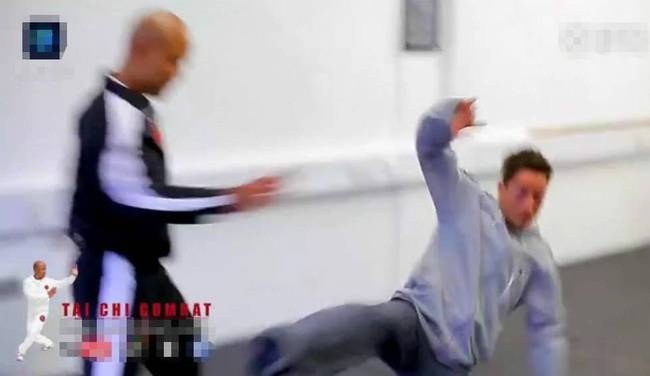英男子自称太极拳大师