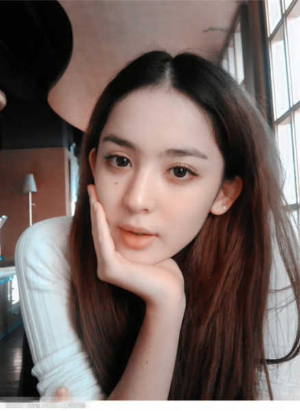 传欧弟恋上90后女演员 女方曾被曝靠“干爹”上位